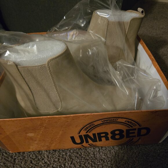 Unrated Pop Chelsea boot - Picture 3 of 3